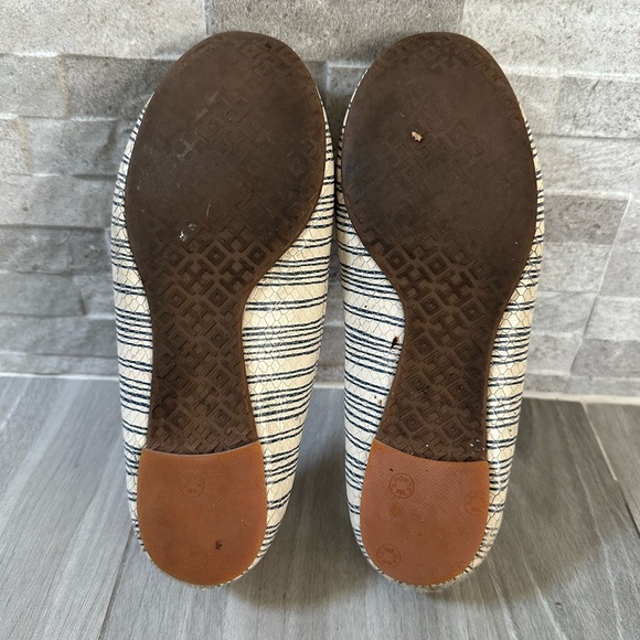 Tory Burch Snake Embossed Ballet Flats- Blue Cream Gold Hardware- Size 5.5 Women - Picture 9 of 11